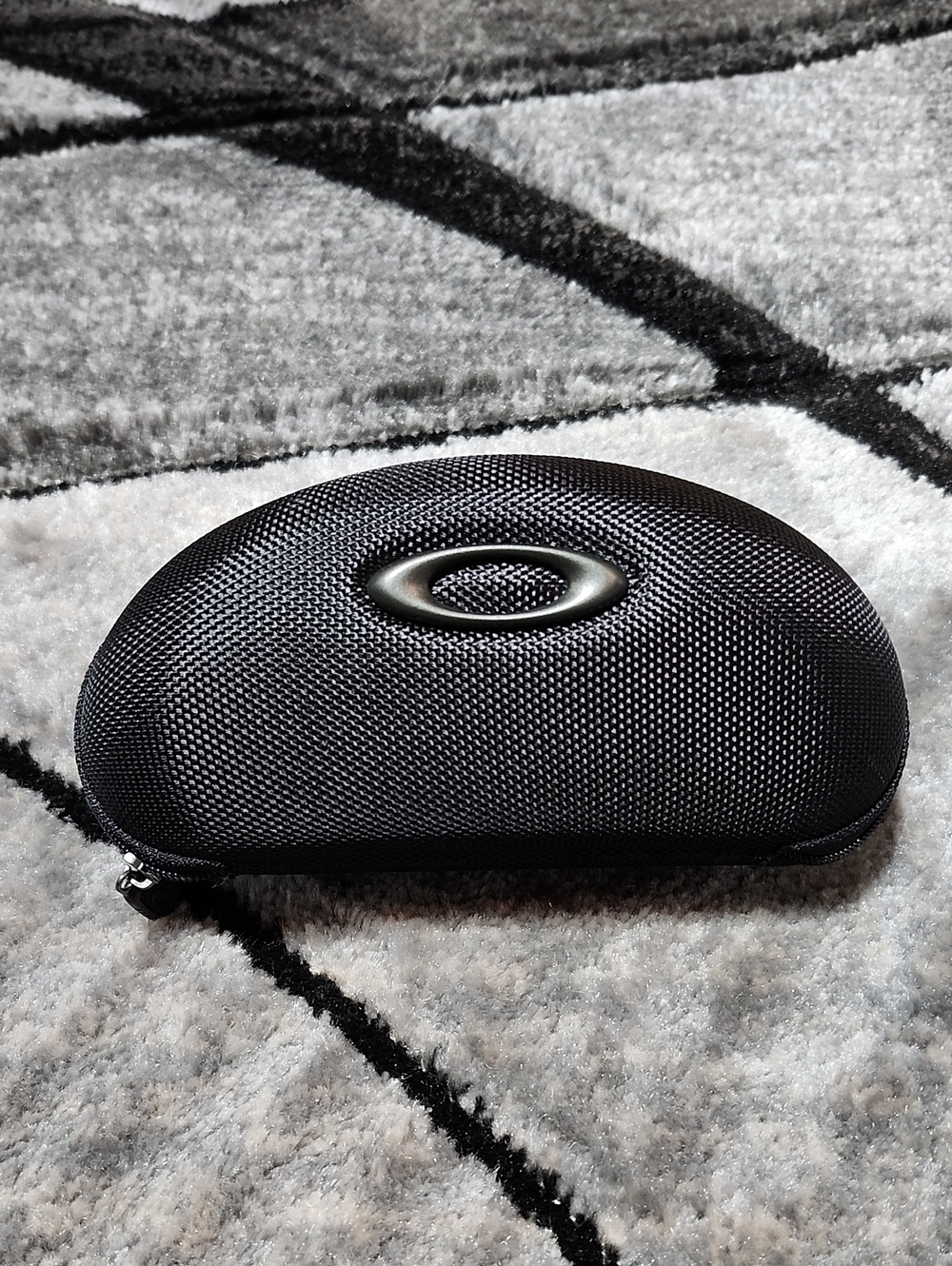 OAKLEY BLACK CARBON FIBER ICONIC EILLIPSE LOGO FULL-ZIP TEXTURED SUNGLASSES CASE